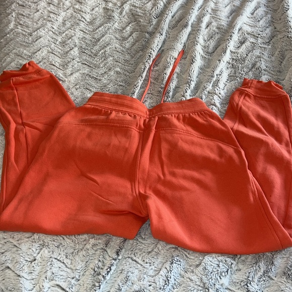 Lululemon Scuba High-Rise Jogger Warm Coral *Cotton, size 4 in EUC. - Picture 10 of 17